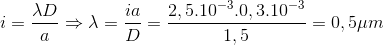 i=\frac{\lambda D}{a}\Rightarrow \lambda = \frac{ia}{D}=\frac{2,5.10^{-3}.0,3.10^{-3}}{1,5}=0,5\mu m